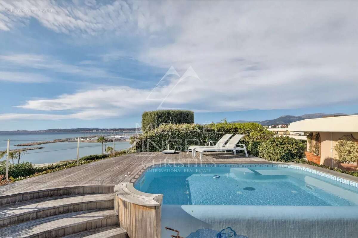 Appartement à SAINT-LAURENT-DU-VAR
