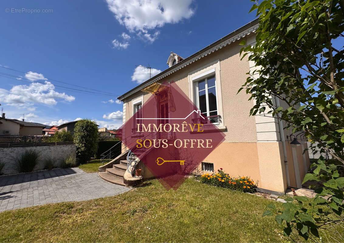 Maison à LES ROCHES-DE-CONDRIEU