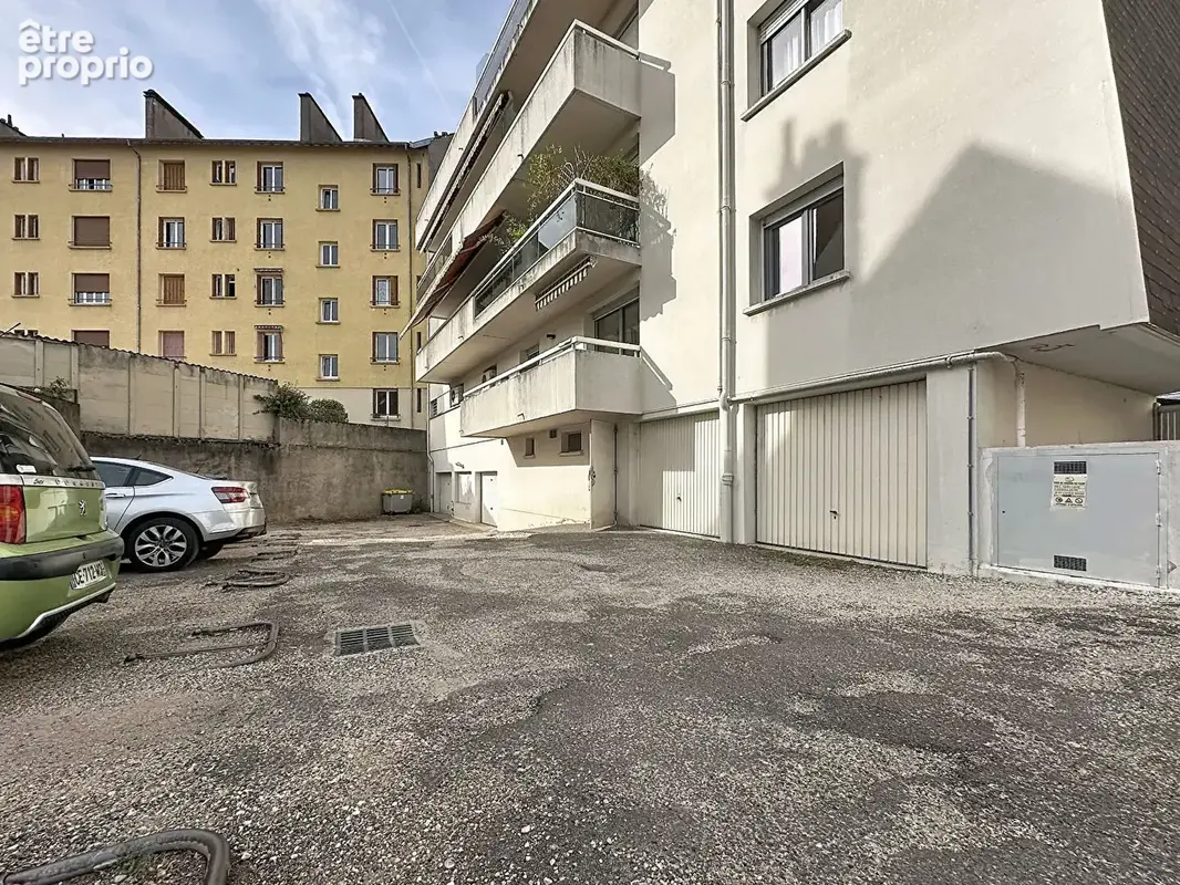 À vendre  Appartement lumineux et rénové au coeur de Montchapet - photo 9
