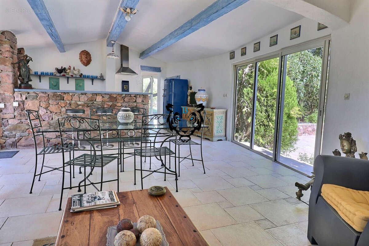 Maison à ROQUEBRUNE-SUR-ARGENS