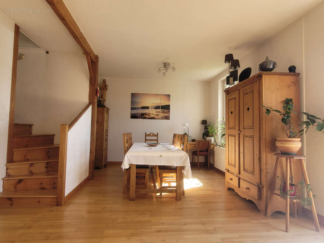 Maison à LES MARTRES-DE-VEYRE