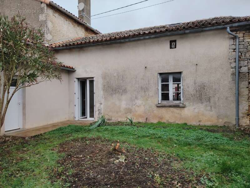 Maison à SAINT-MACOUX