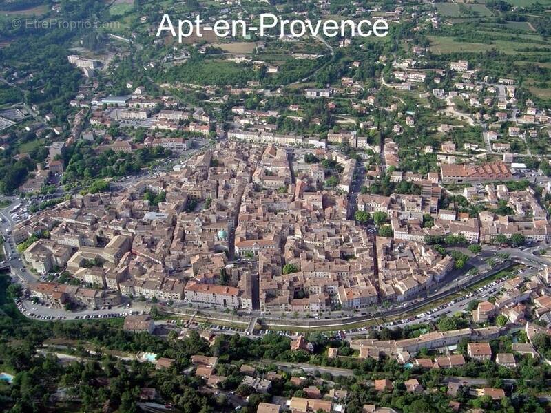Terrain à APT