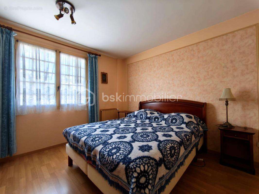 Maison familiale de 150 m² à rénover avec sous-sol complet - photo 12