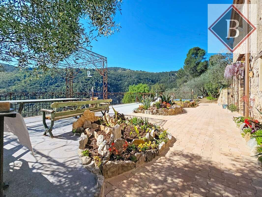 Maison à SAINT-CEZAIRE-SUR-SIAGNE