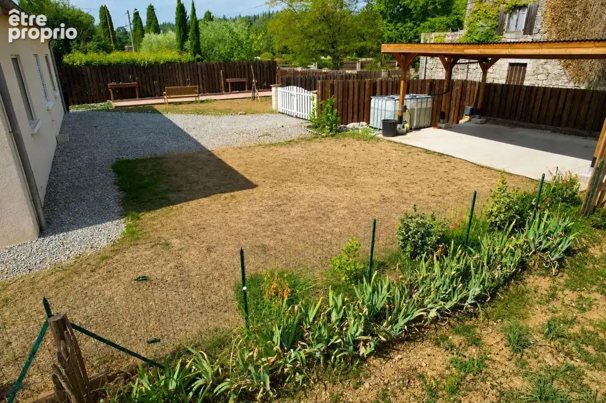 – Maison récente À Vendre avec piscine, photovoltaïque et terrain plat de 1 040 m² - photo 15