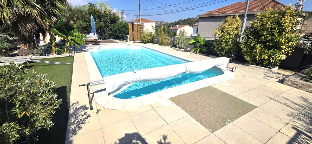 COUP DE COEUR AU ROVE! Villa de plain pied de type 4 de 112 m²  sur parcelle de terrain de 724 m² avec terrasses, piscine, cuisi - photo 13