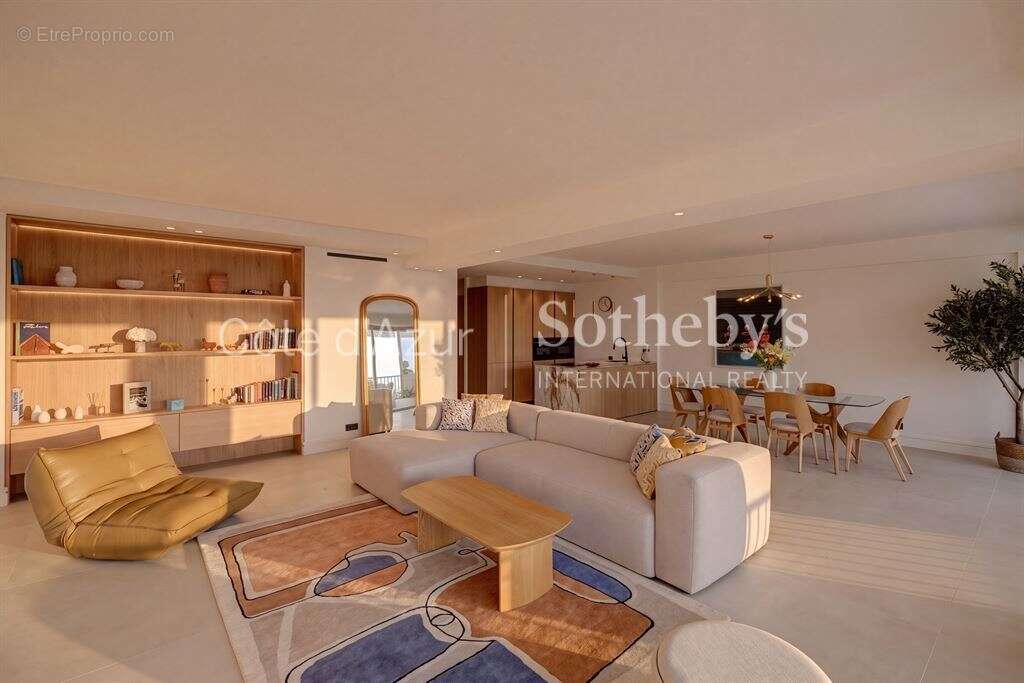 Cannes La Californie : Appartement rénové 122 m² avec vue mer et terrasse - photo 2