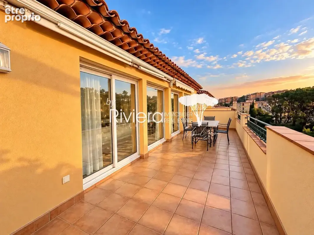 TOP FLOOR - 4 Chambres - 2 Terrasses - Résidence avec Pisci - photo 3