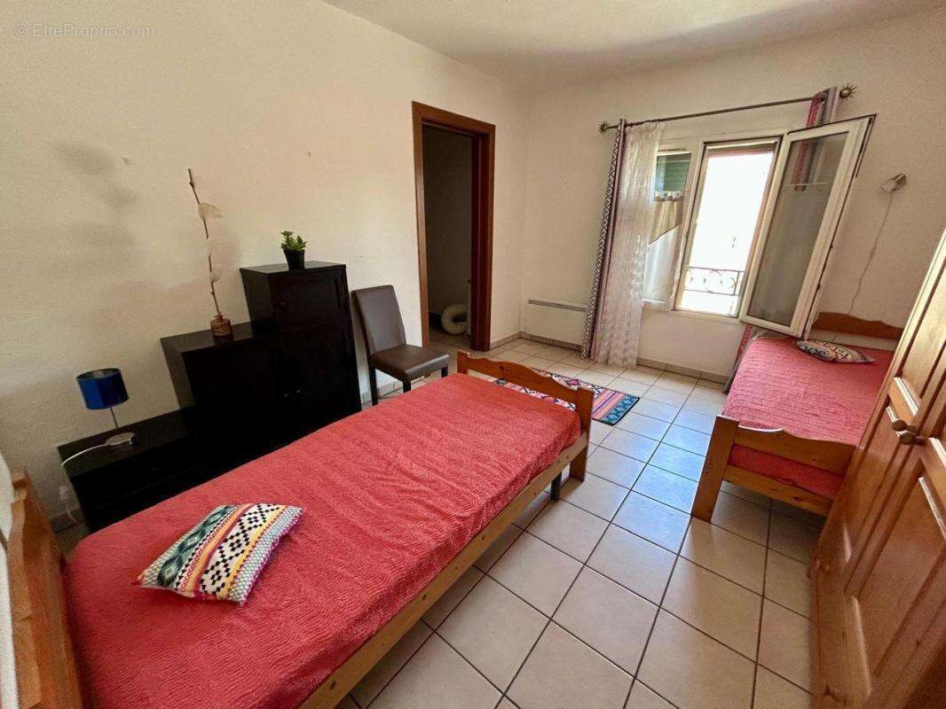 A vendre : t3 de 79m² avec terrasse / parking / grenier - grimaud - 83310 - photo 4