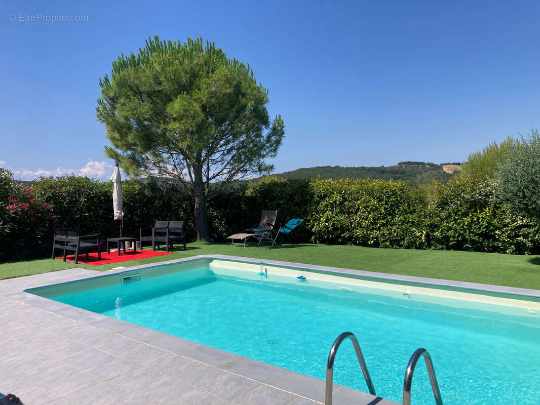 Entre Limoux et Carcassonne, 2 villas jumelées sur terrain avec piscine, double garage, terrasses, atelier. - photo 12