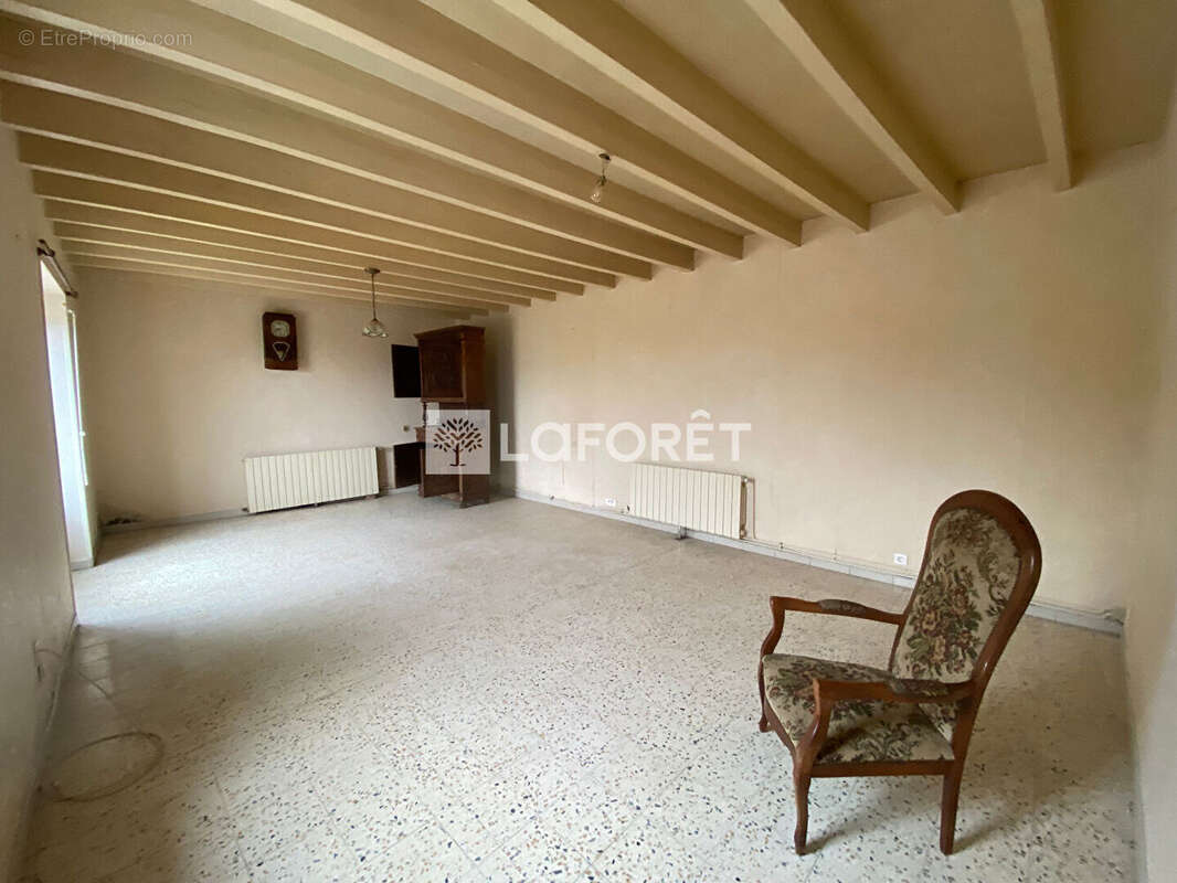 Maison 4 pièces à Arcon - 115 m² avec potentiel à rénover - photo 3
