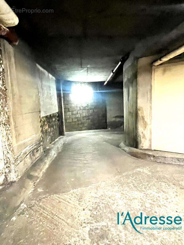 Parking à PARIS-11E