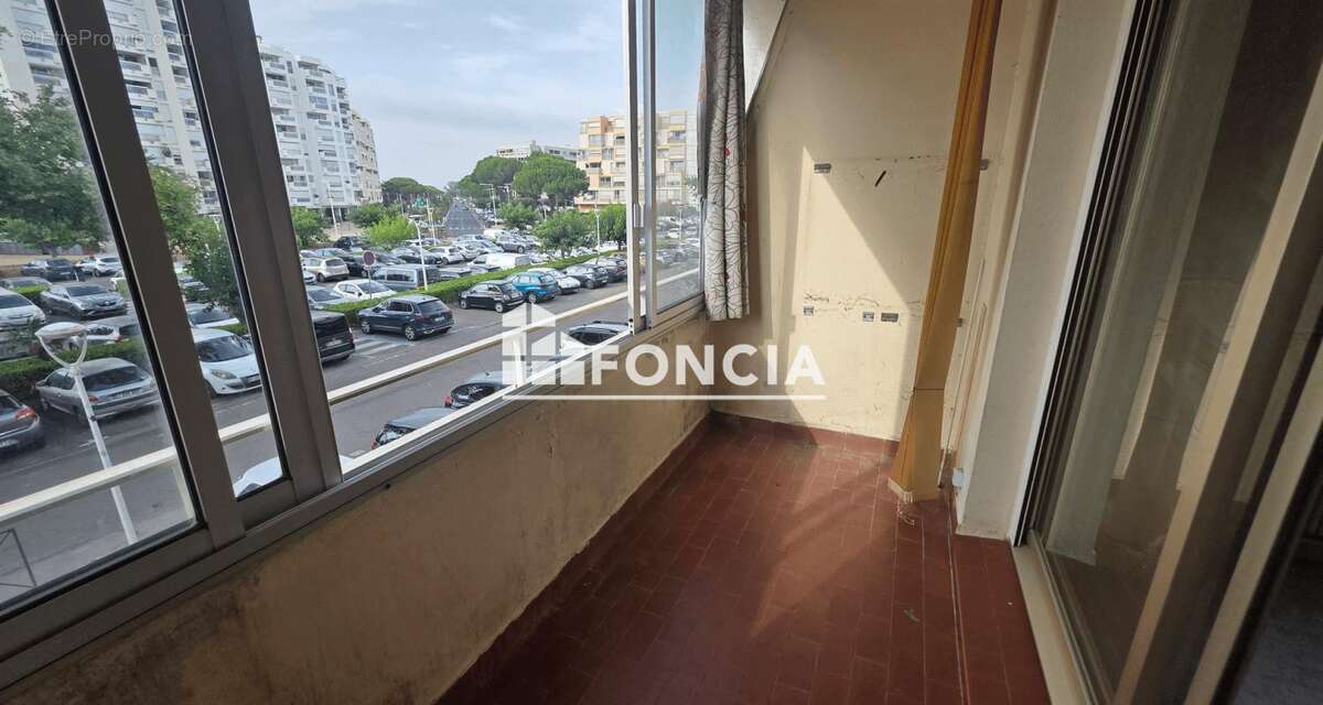 Carnon cote port studio de 18 m2 hab plus loggia a renover appart vendu vide - photo 4