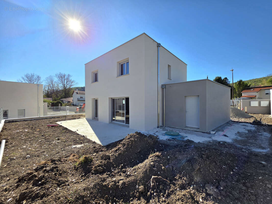 Maison à LES MARTRES-DE-VEYRE