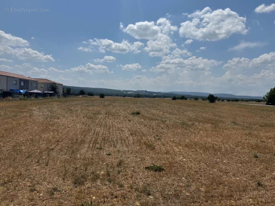 Terrain 600 m² à Vinon-Sur-Verdon  - photo 3