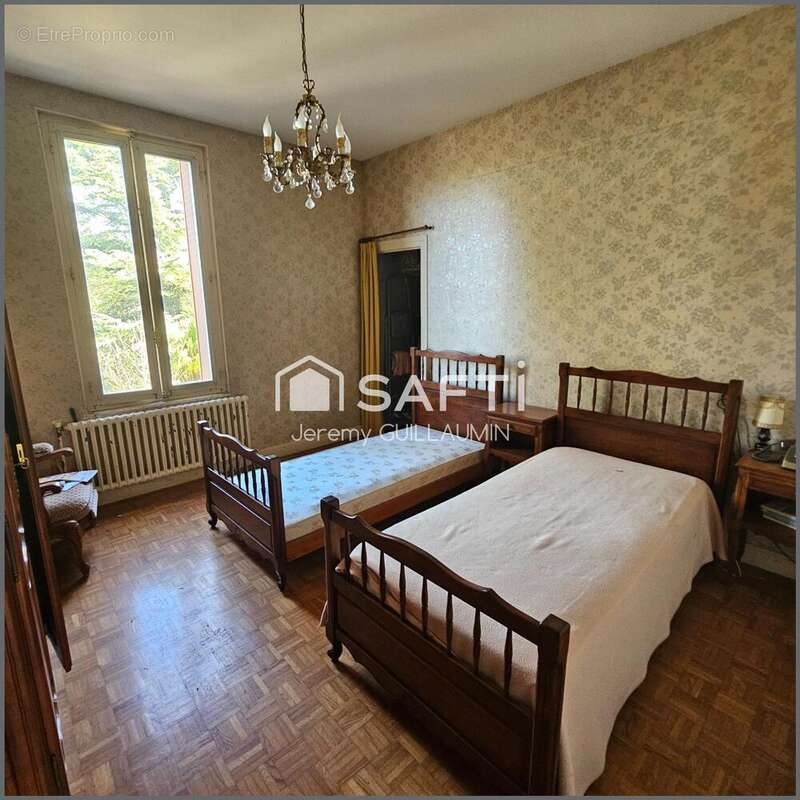 Maison 120 m² à Saint-Germain-Des-Fosses  - photo 4