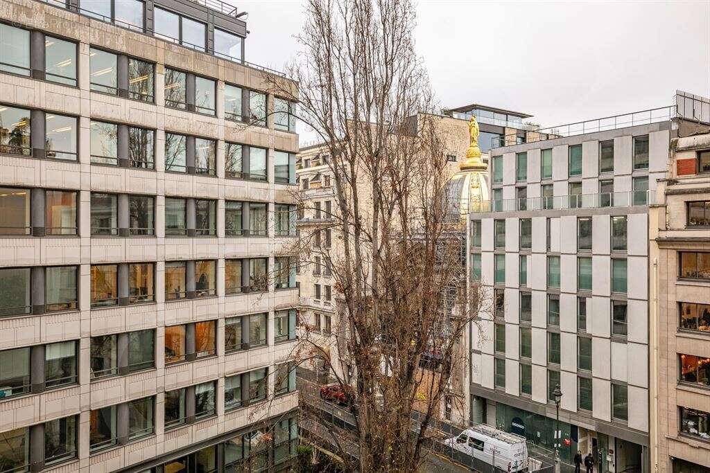Appartement à PARIS-8E