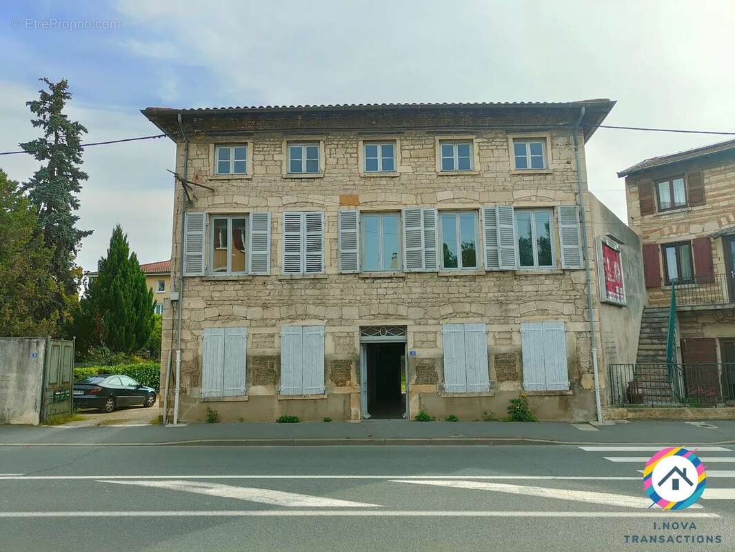 Maison à AMBERIEUX