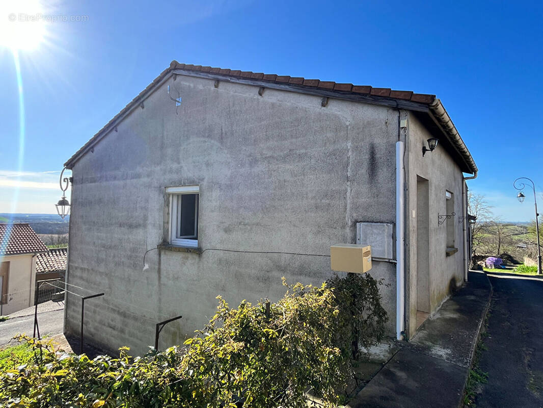 Maison à MONBAHUS
