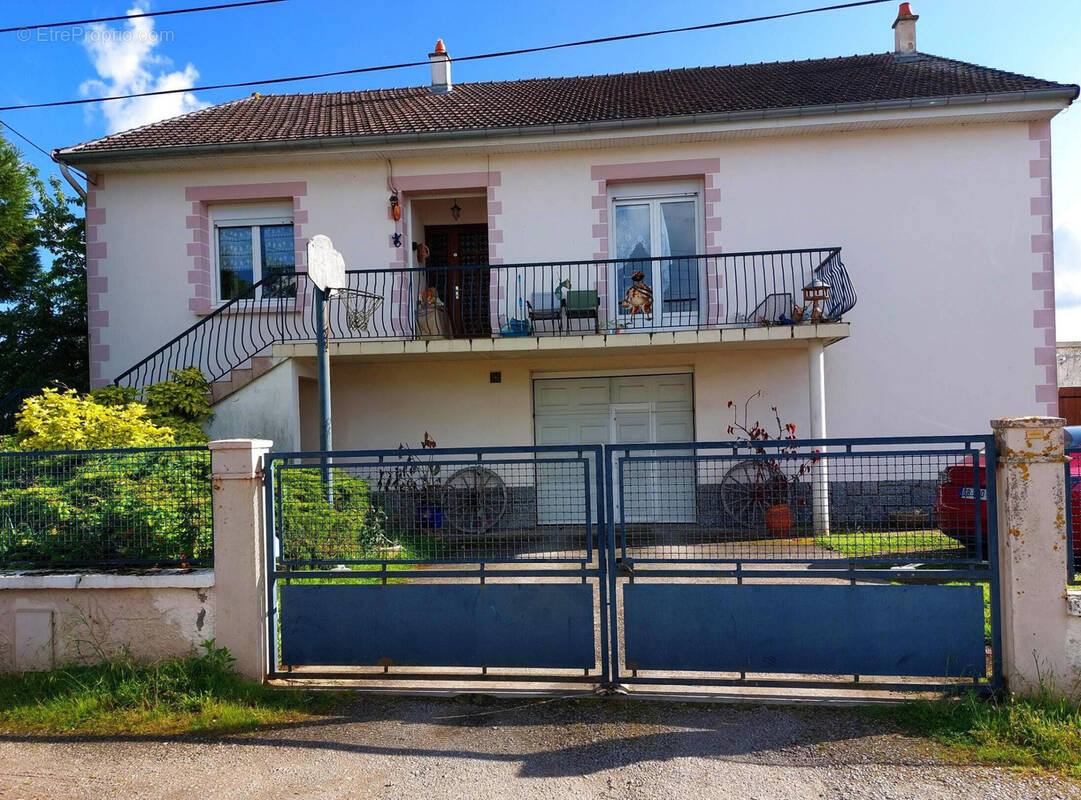 Maison à YZEURE