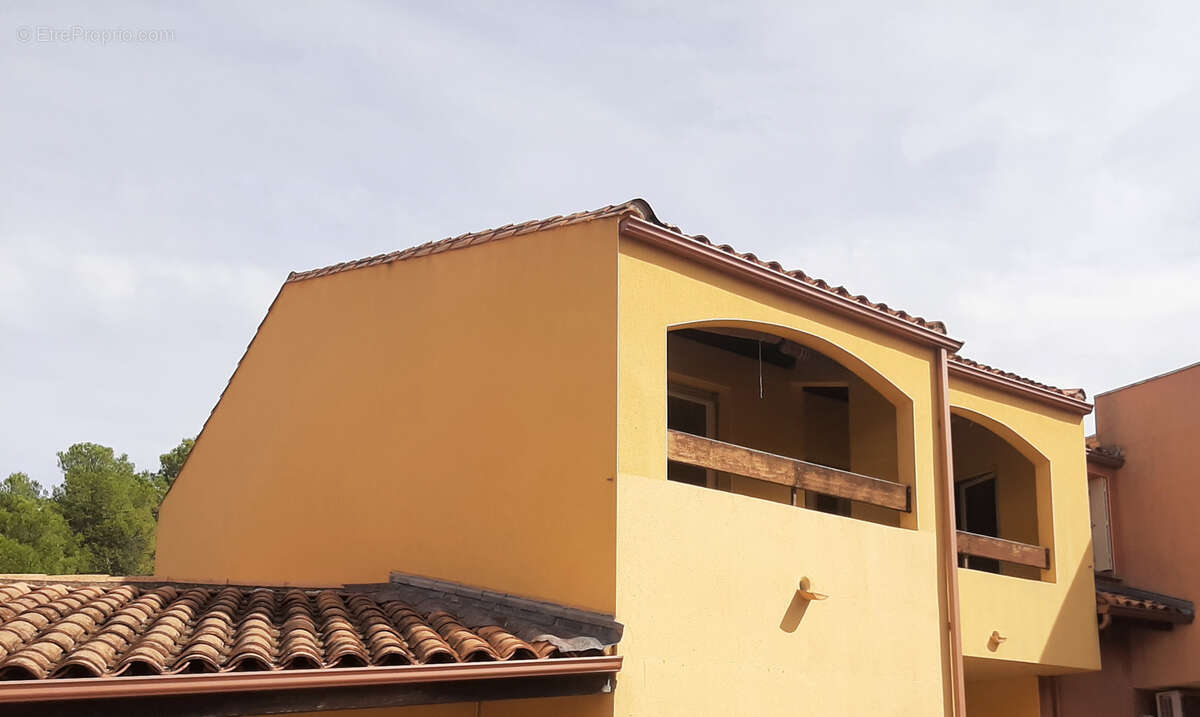 Appartement à SAINT-CLEMENT-DE-RIVIERE