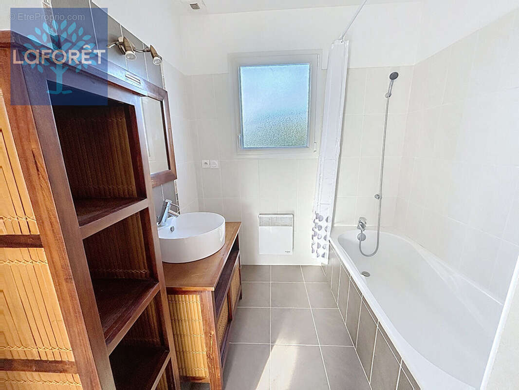 Maison à CHATEAUNEUF-DU-FAOU