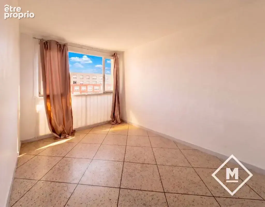 Appartement lumineux T5 65m² Marseille 13003 avec vue dégagée - photo 3