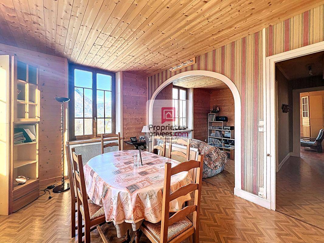 Appartement à UGINE