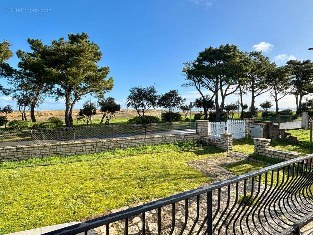 À vendre – Belle maison familiale avec vue mer, dépendance et jardin – La Brée-les-Bains, plage à pied - photo 3