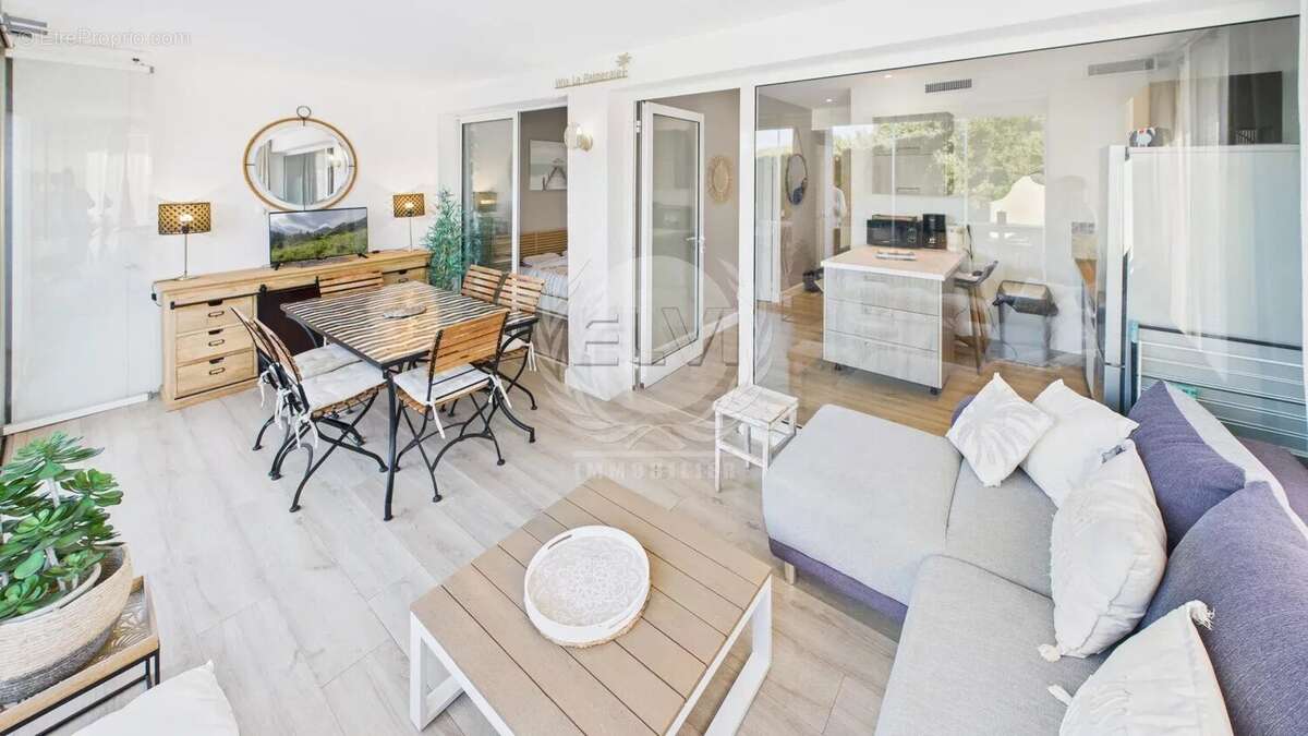Appartement à GRIMAUD
