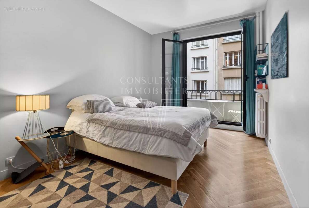 Appartement à PARIS-16E