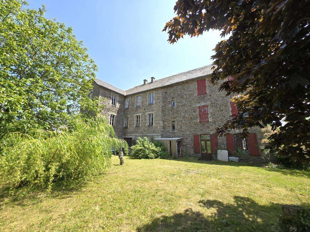 Appartement à SALLES-CURAN