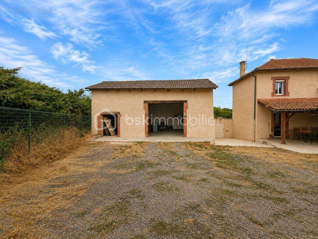 Propriété familiale où espace, confort et sérénité se rencontrent - photo 18