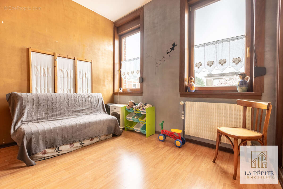 Maison à QUIEVRECHAIN