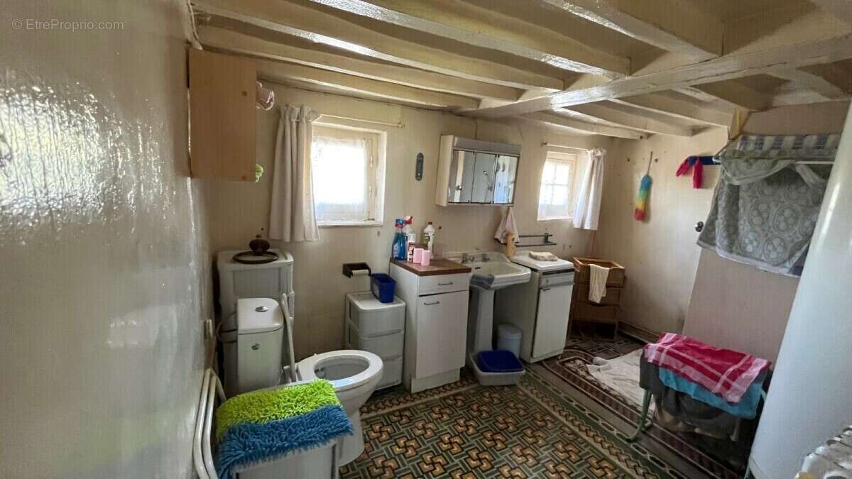 Maison à SAINTE-CERONNE-LES-MORTAGNE