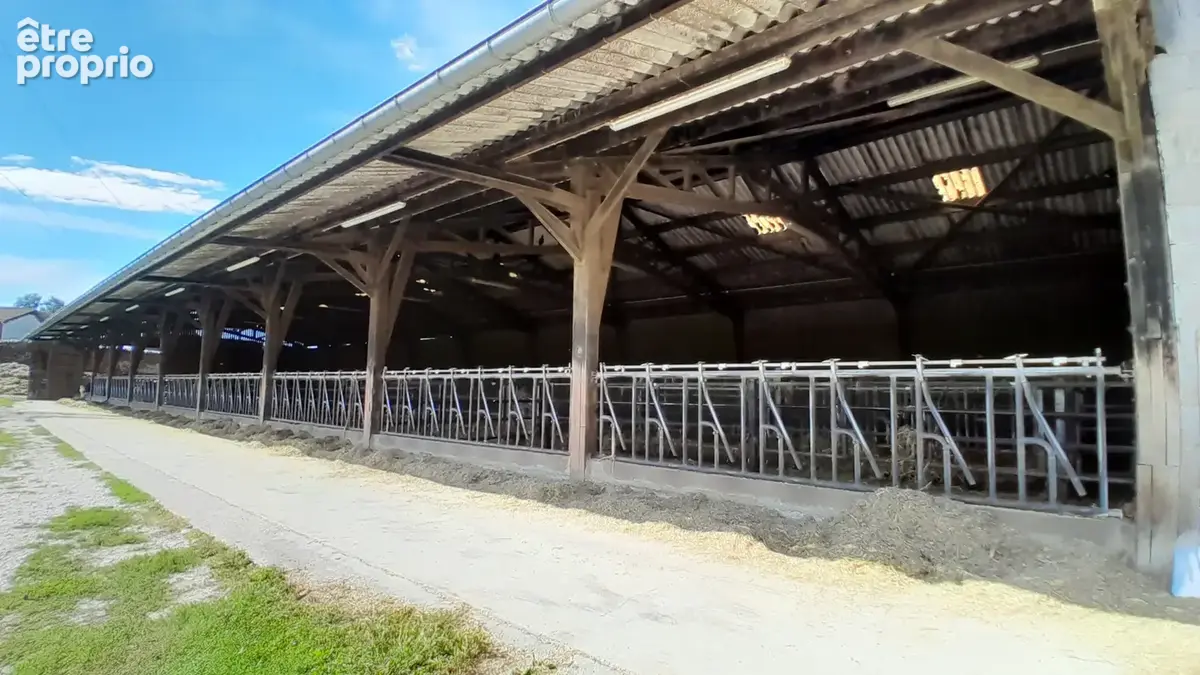 Batiments agricoles avec terrain - photo 9