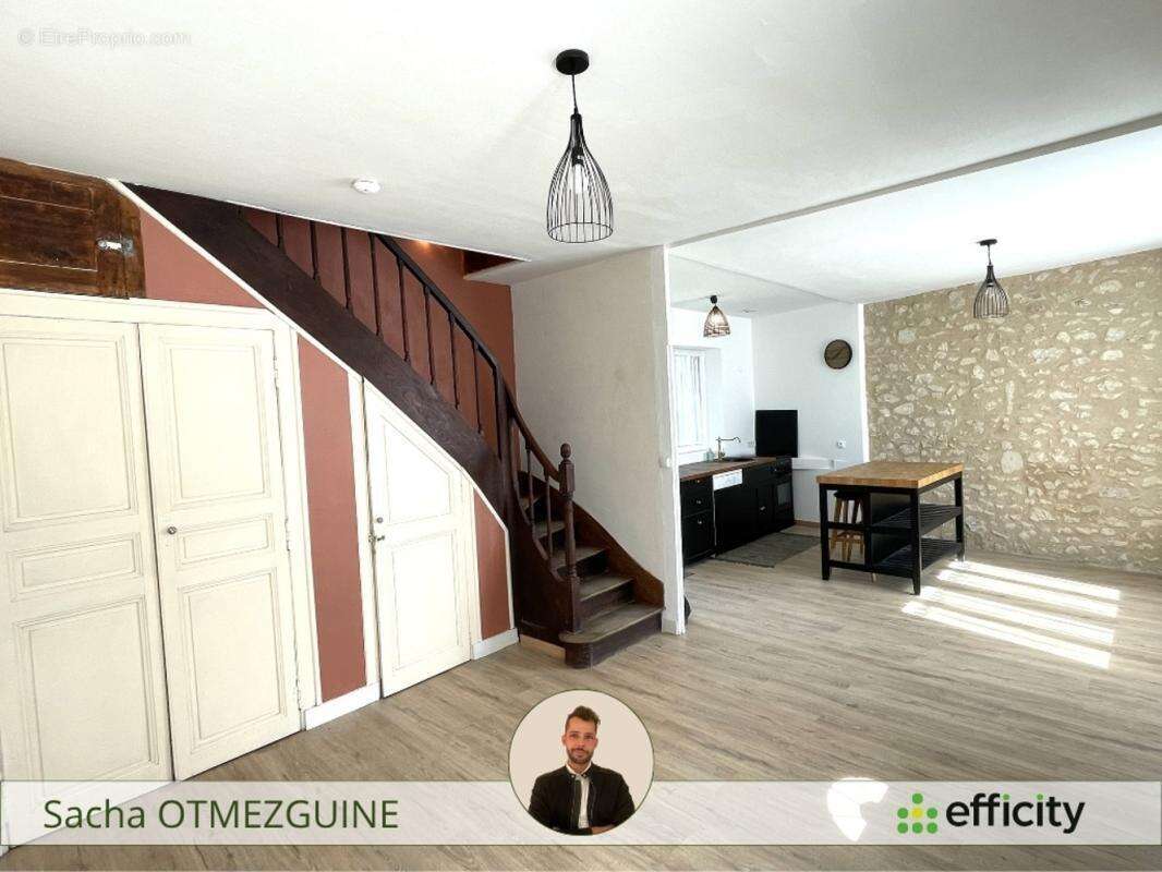 Maison à YZEURES-SUR-CREUSE