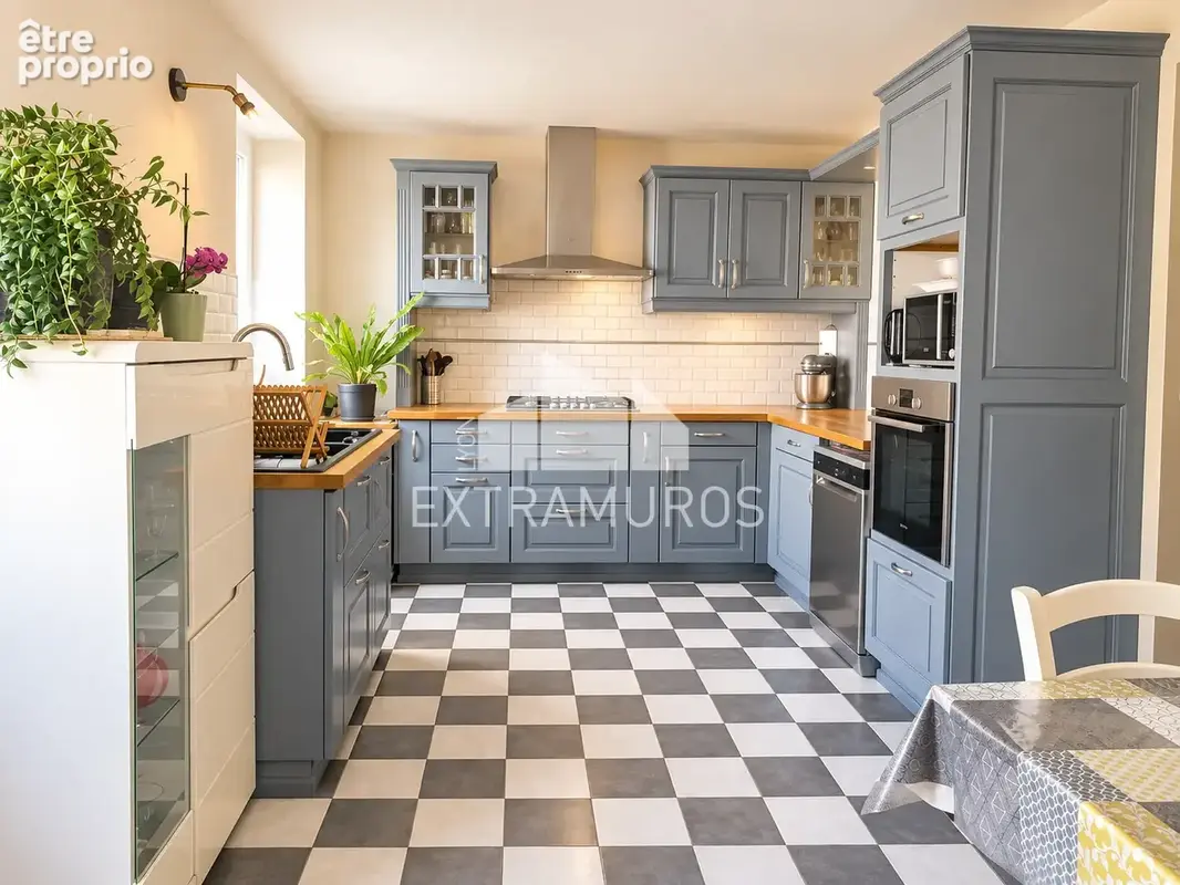 A vendre au coeur du bourg de courzieu maison ancienne renovee  de 120 m2 avec terrasse + annexes - photo 3