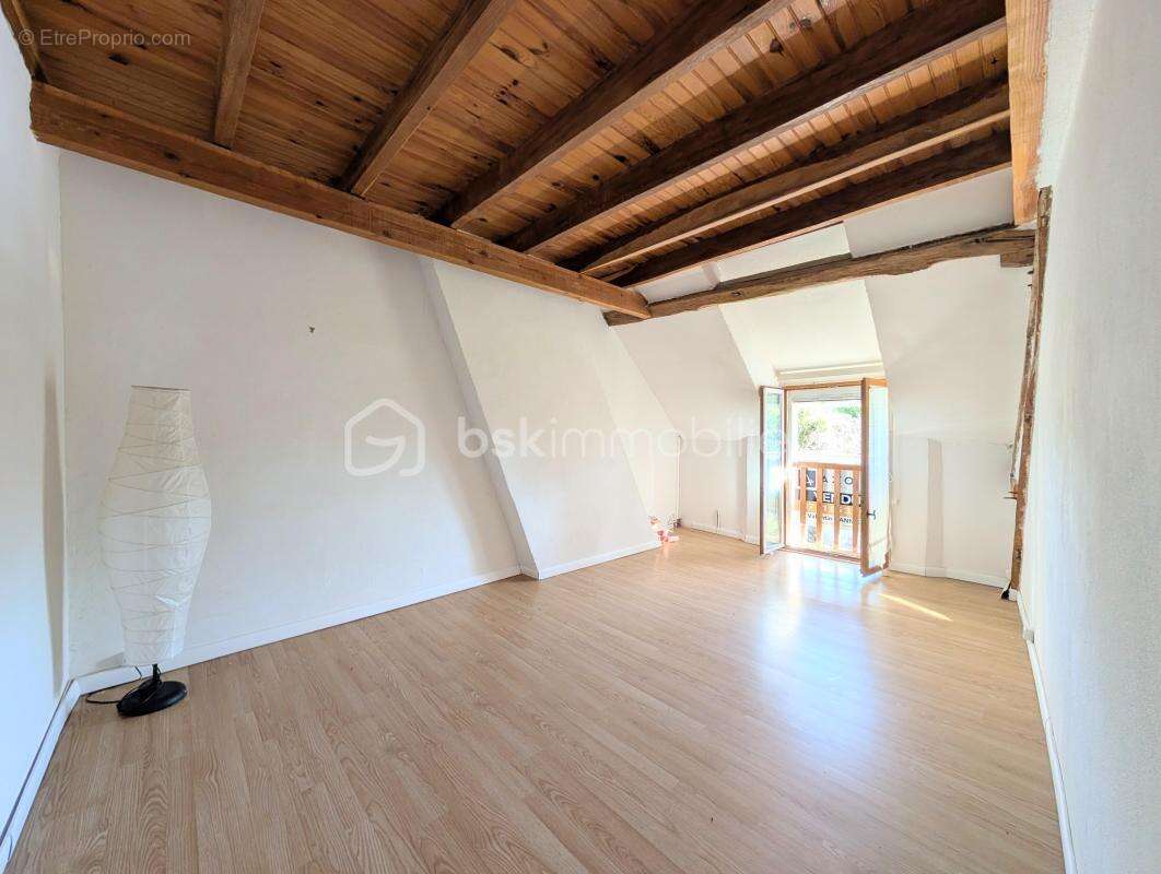 Charme & Authenticité : Magnifique Longère de 184 m² sur 880 m² de terrain - photo 17