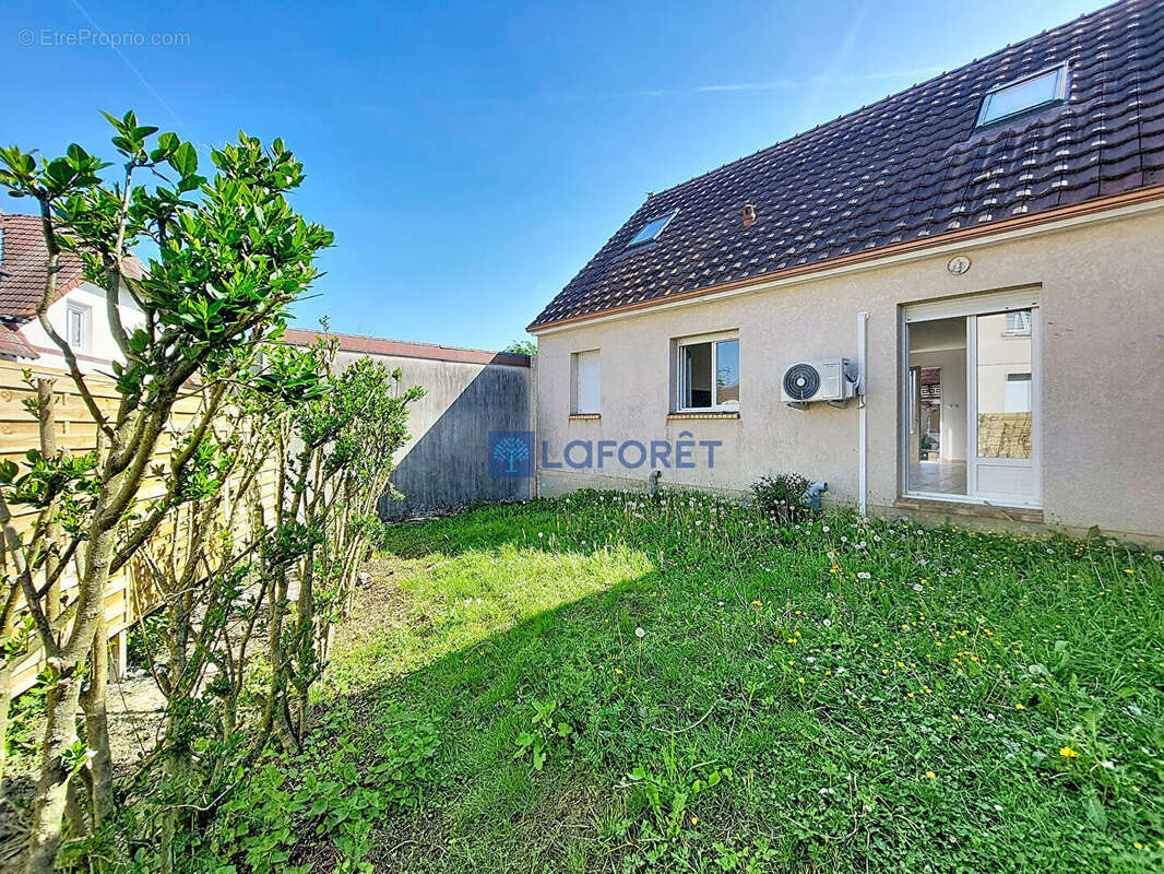 Maison à CHARMES