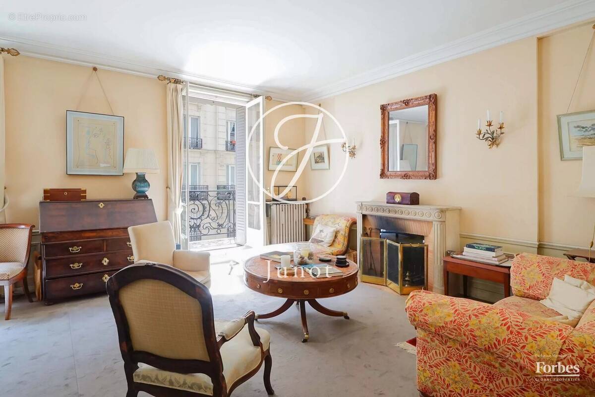 Appartement à PARIS-7E