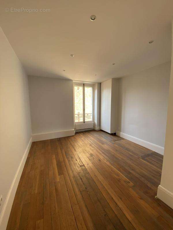 Commerce à NEUILLY-SUR-SEINE