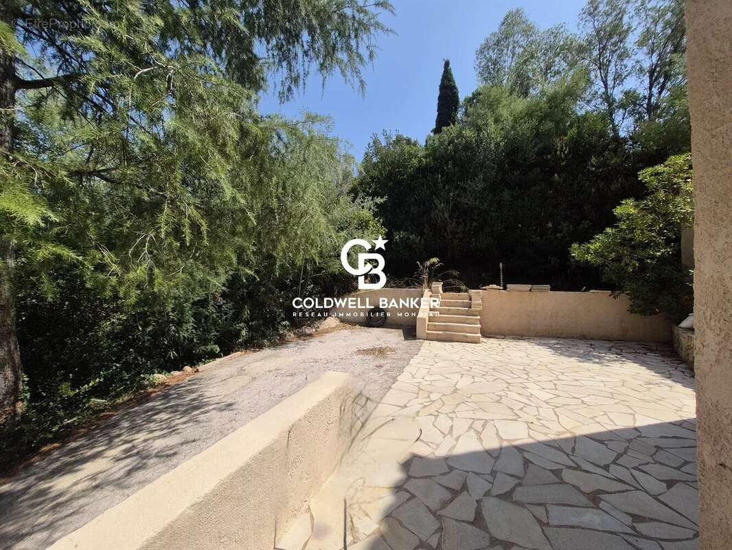 Maison à LES ISSAMBRES