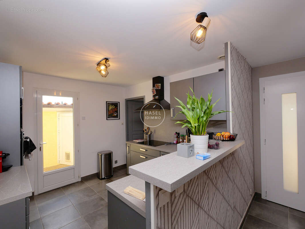 Villa en parfait état avec piscine, garage et grand jardin avec dépendance - photo 10