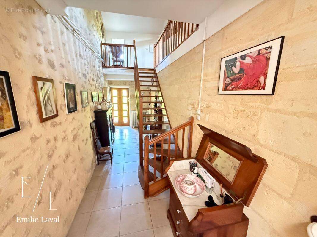 Maison en pierre 4 chambres avec dépendances et piscine à SAINT VINCENT DE PERTIGNAS (33) - photo 4