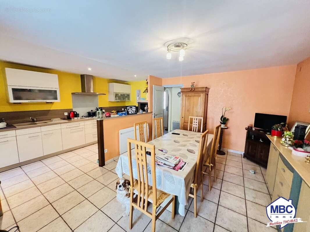 Maison en pierre - 117 m² Le Fuilet - photo 4