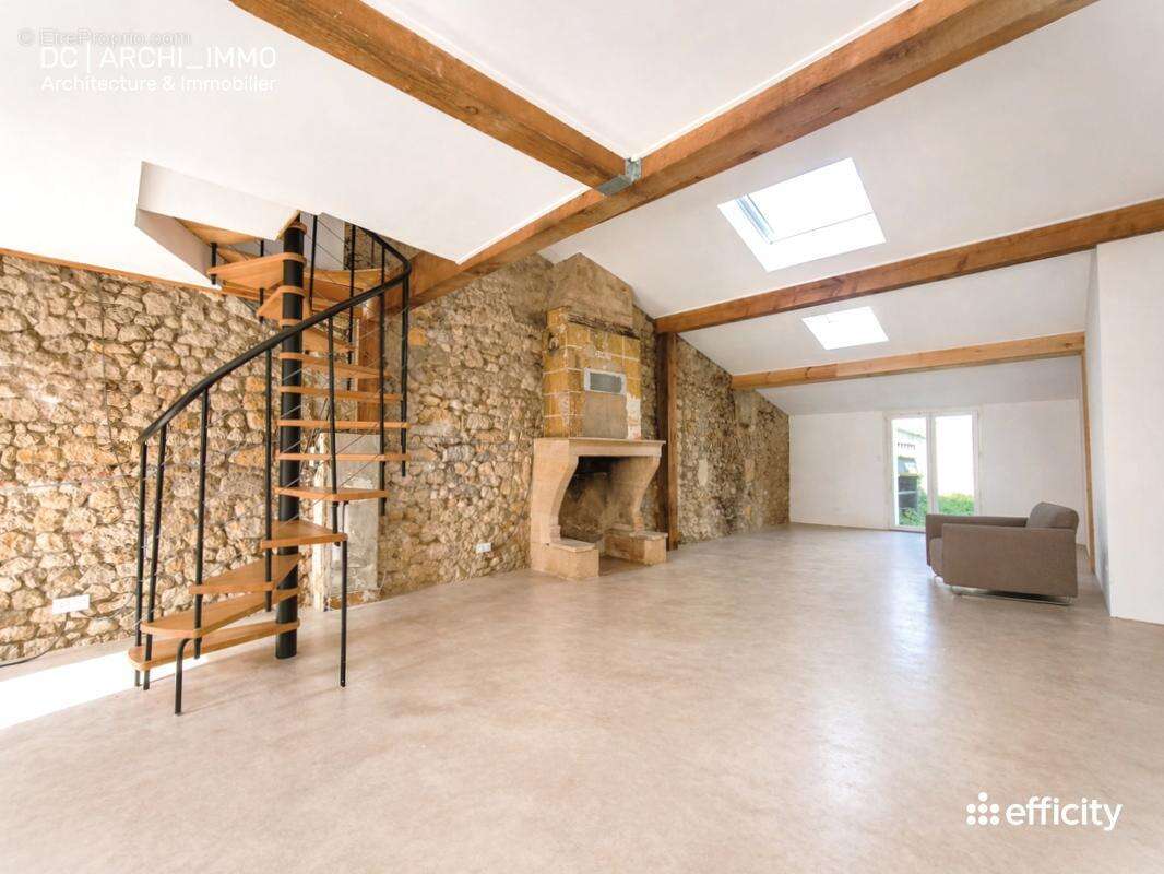 Maison à JAU-DIGNAC-ET-LOIRAC