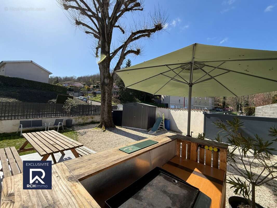 Maison à EYZIN-PINET