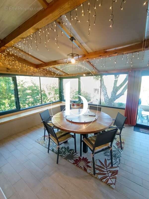 Maison à SAINT-JUST-ET-VACQUIERES